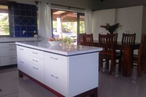 Maunga Retreat kitchen / dining