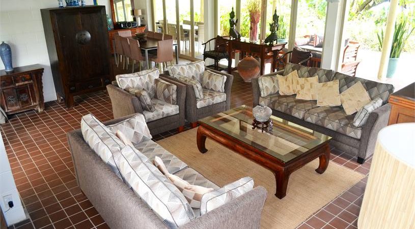 Comfy Large Lounge