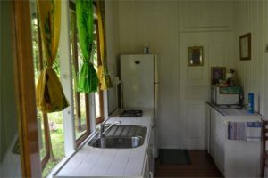 AroaBungalow-kitchen
