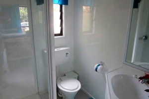 Lya's Bungalow bathroom