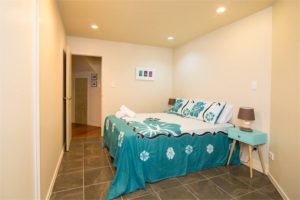 downstairs-bedroom-queensizebed