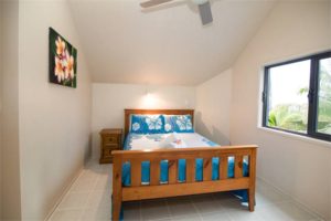 upstairs-queenbed