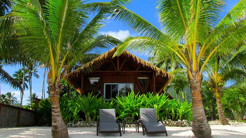 Majic Reef Bungalows beach