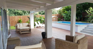 outdoorliving by pool