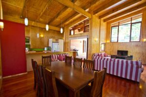 Paradise Holiday Homes Diningroom