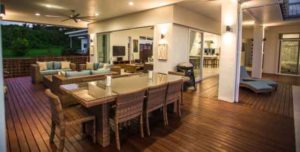 Avaiki Nui Villa Indoor Dining Area